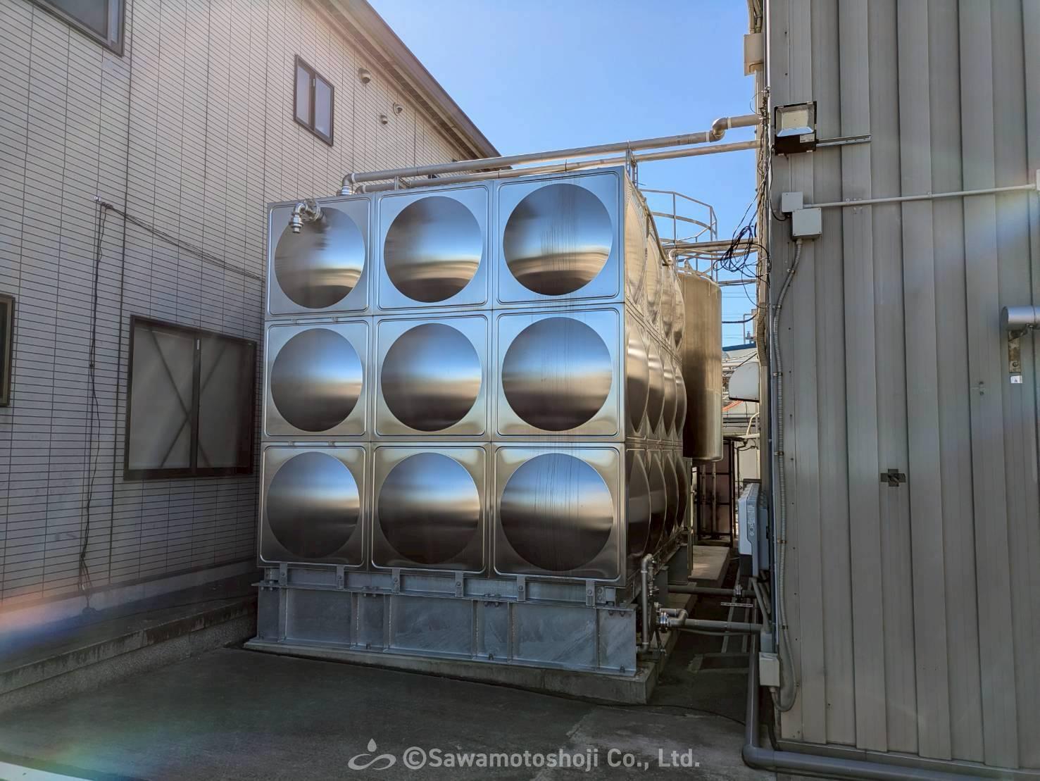 工場に新設された純水を貯める受水槽。