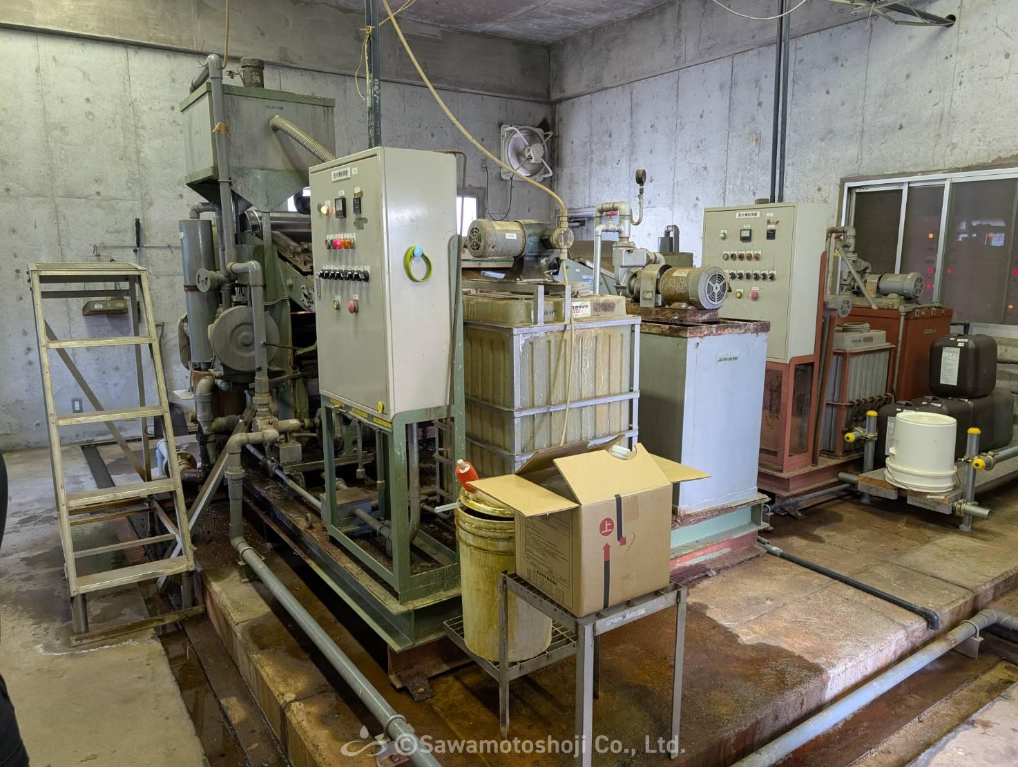 脱水機周りの薬液タンクやポンプ、配管の状況も確認