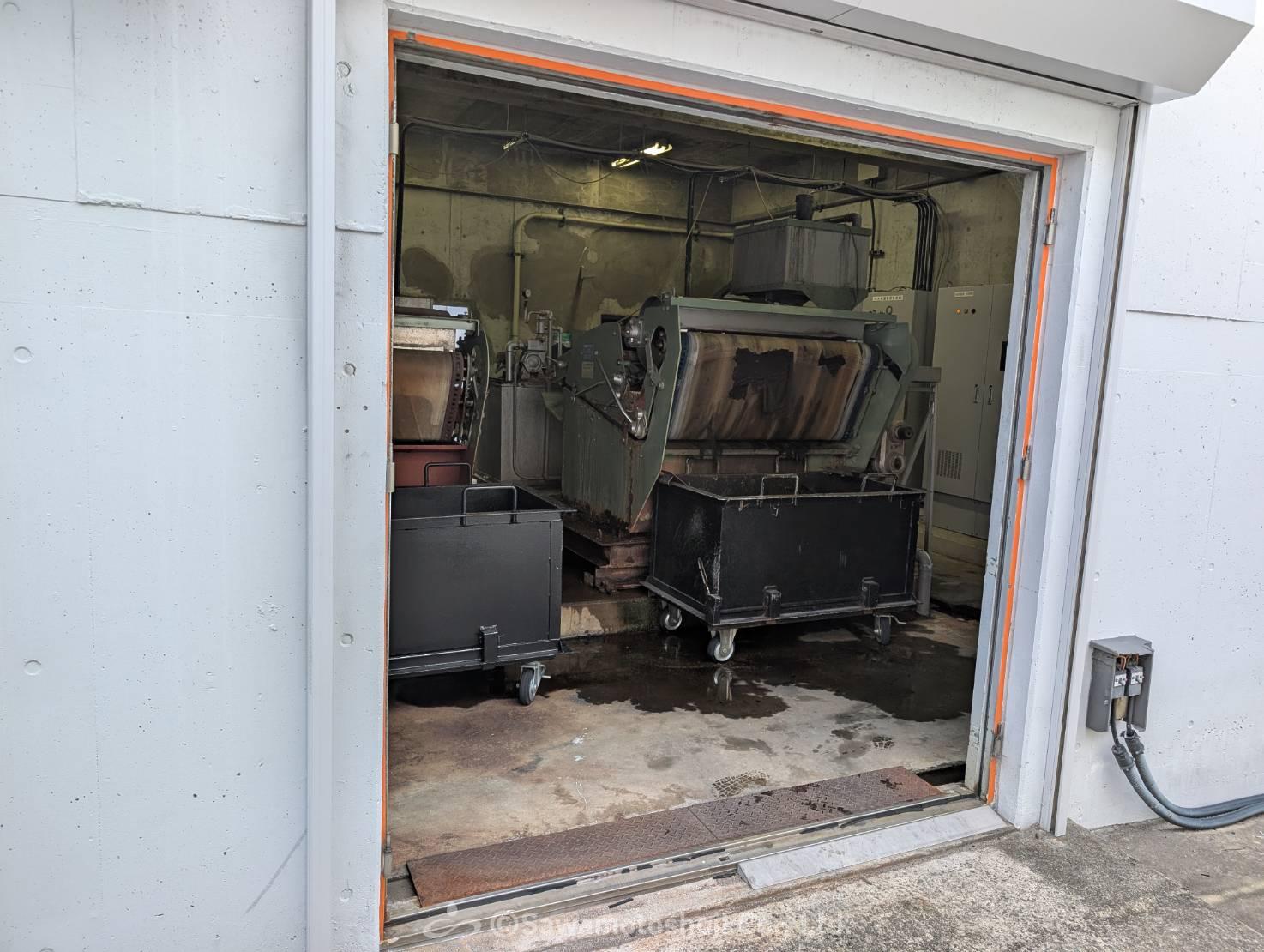 飲料工場の脱水機が設置されている機械室の入り口